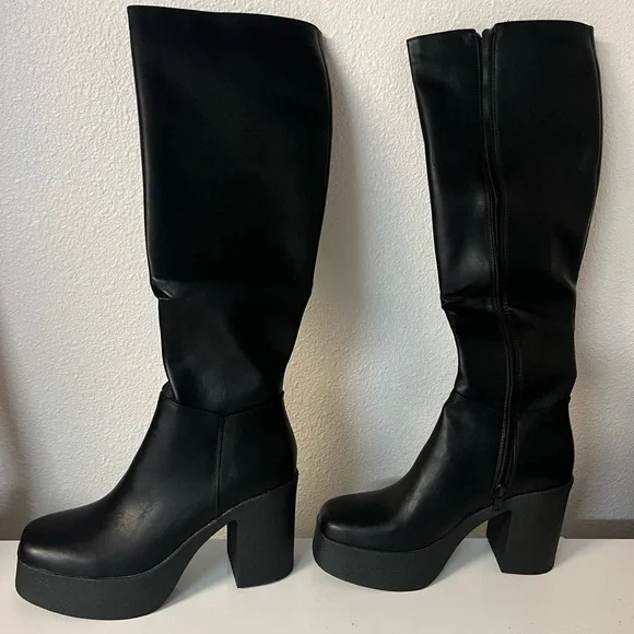 LAMODA SLICK NICKS PLATFORM KNEE HIGH BOOT